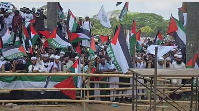 সকাল থেকে সোহরাওয়ার্দীতে মানুষের ঢল