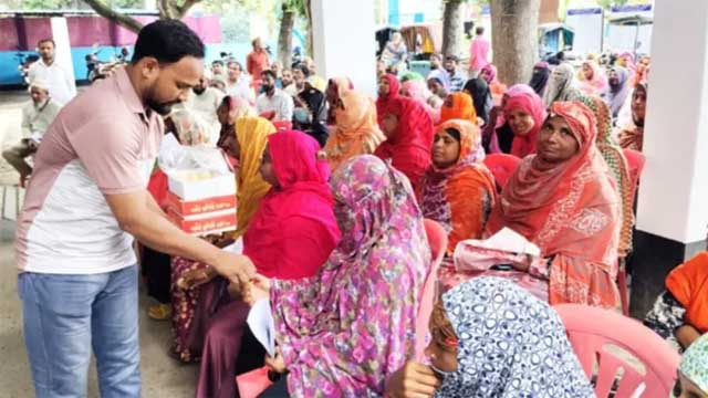 জামায়াত নেতা এটিএম আজহার খালাস পাওয়ায় রাজশাহীতে মিষ্টি বিতরণ