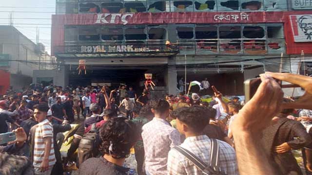 ব্যবসা প্রতিষ্ঠানে ভাঙচুরের ঘটনায় ৭২ জন গ্রেফতার