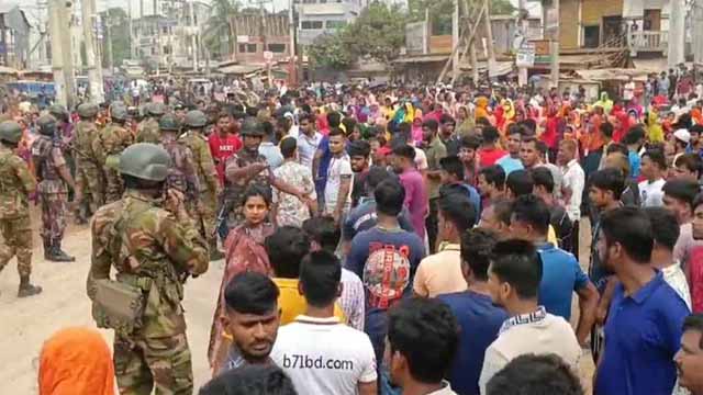 আশুলিয়ায় সড়ক অবরোধ করে শ্রমিকদের বিক্ষোভ, উৎপাদন বন্ধ ১৯ কারখানায়