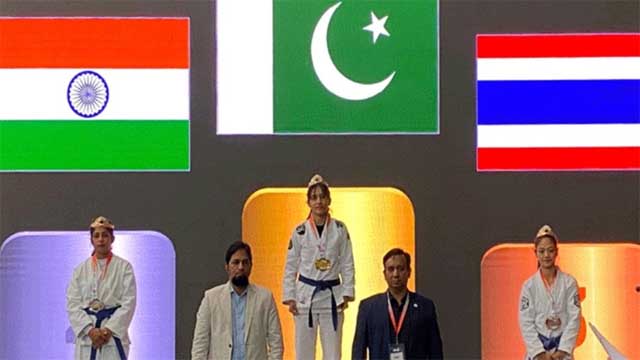 ভারতকে ধসিয়ে স্বর্ণপদক জয় পাকিস্তানের
