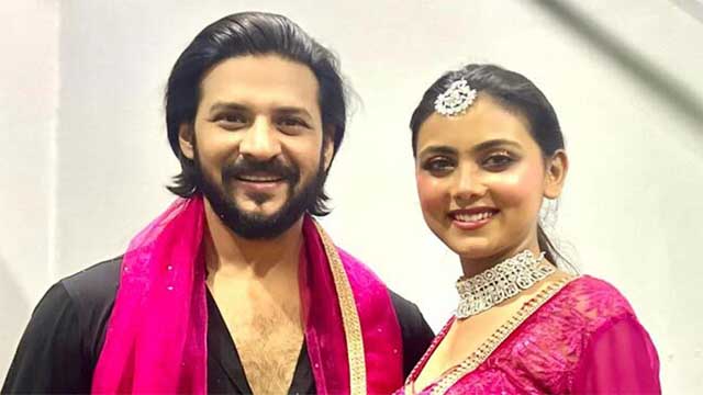 একসঙ্গে নিরব-ইধিকা