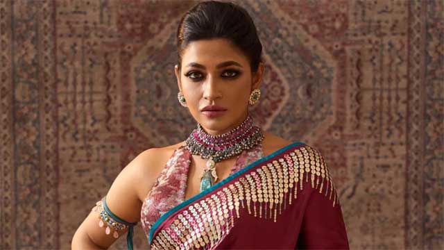 ‘বাইরে জীবন সহজ, কিন্তু ভেতরে নীরবে ভাঙাগড়া চলে’