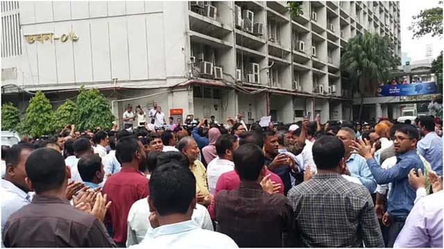 উত্তাল সচিবালয় এলাকা, বন্ধ করে দেয়া হয়েছে সবকটি গেইট