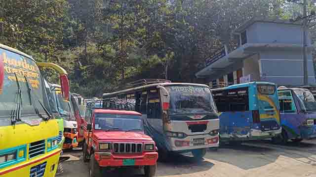 বান্দরবানে যান চলাচল বন্ধ করে দিল সশস্ত্র সংগঠন কেএনএফ