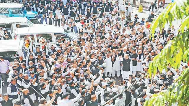 চট্টগ্রামে আচরণবিধি ভেঙে মনোনয়নপত্র জমা আওয়ামী লীগ প্রার্থীর