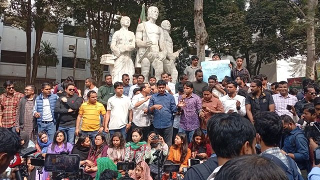 জামায়াত আমিরের পোস্টের প্রতিবাদে ঢাবিতে ছাত্রদলের বিক্ষোভ
