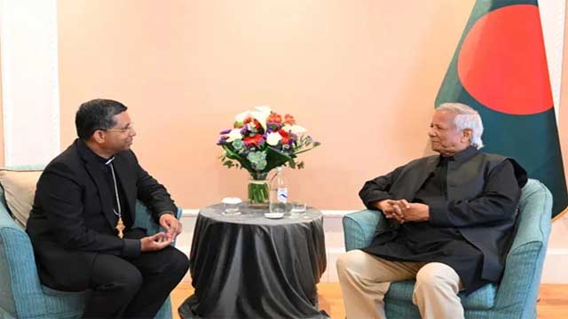প্রধান উপদেষ্টার সঙ্গে সাক্ষাৎ করলেন কার্ডিনাল প্রিফেক্ট কুভাকাড