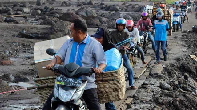 ইন্দোনেশিয়ায় বন্যায় নিহত ৫৮, উদ্ধার অভিযান চলছে