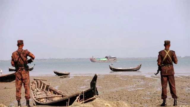 নাফ নদীতে চোরাকারবারিদের গুলিতে ২ বিজিবি সদস্য আহত