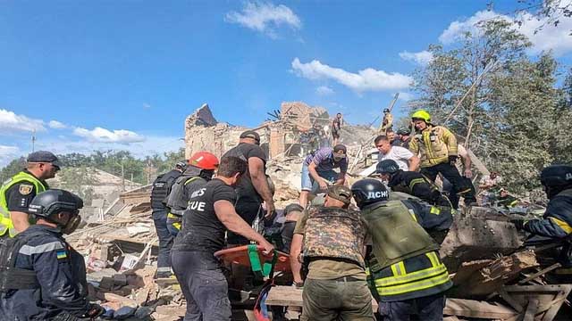 জেলেনস্কির নিজ শহরে রাশিয়ার ক্ষেপণাস্ত্র হামলা, নিহত ৯