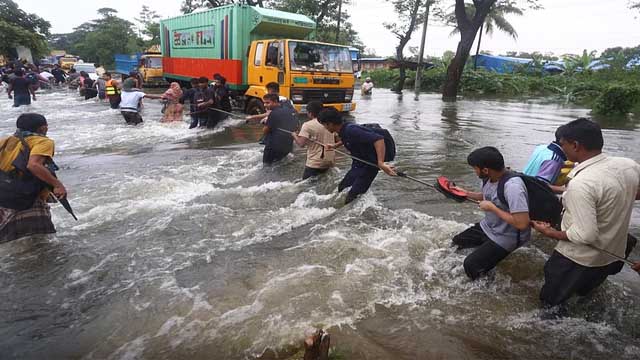 বন্যা উপদ্রুত অঞ্চলে বৃষ্টি কমে এসেছে, আবার বাড়তে পারে কবে জানাল আবহাওয়া অফিস