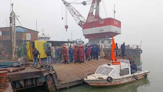 ডুবে যাওয়া ফেরি উদ্ধারে আসছে ‘প্রত্যয়’, ইঞ্জিন মাস্টার এখনো নিখোঁজ