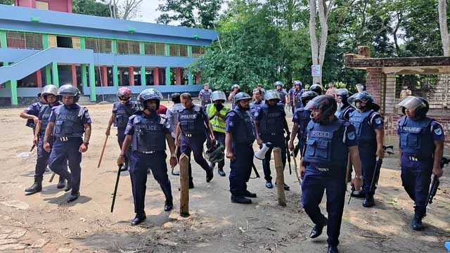 মাদারীপুরে কেন্দ্র দখলে গিয়ে দুই প্রার্থীর সমর্থকদের মধ্যে সংঘর্ষ, ককটেল বিস্ফোরণ, আহত ১০