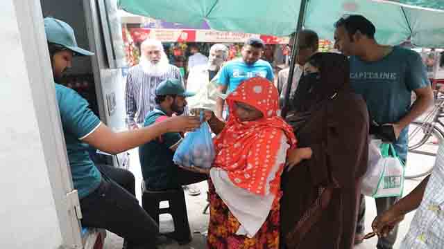 দেড় ঘণ্টায় শেষ গরু–খাসি–মুরগির মাংস, পড়ে রইল দুধ–ডিম