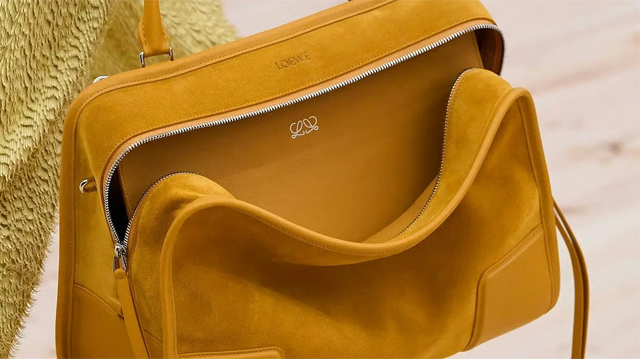 ঢাকায় কীভাবে মানানসই করবেন ওপেন ব্যাগ ট্রেন্ড? স্টাইল বনাম নিরাপত্তার সমঝোতা