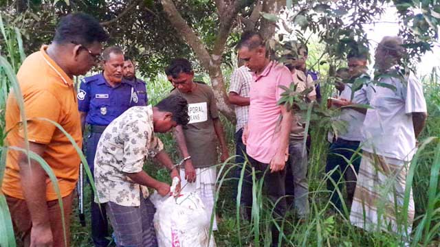 দিনাজপুরে কবর থেকে চুরি হওয়া হাড়গোড় উদ্ধার, আটক ৩