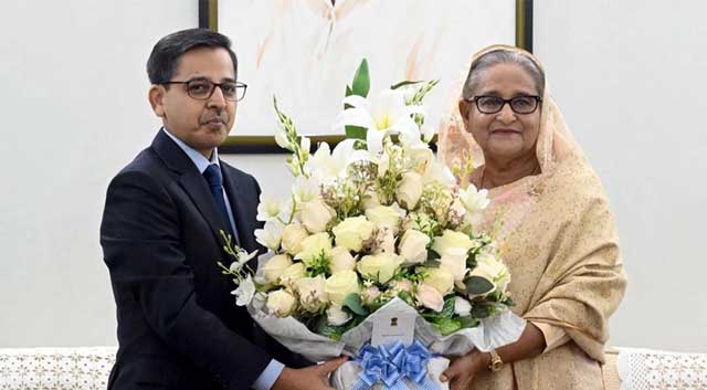 শেখ হাসিনাকে প্রথম অভিনন্দন জানিয়েছে ভারতই