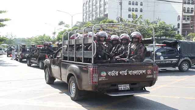 সারা দেশে ১৬১ প্লাটুন বিজিবি ও র‍্যাবের ৪৪২ টহল দল মোতায়েন