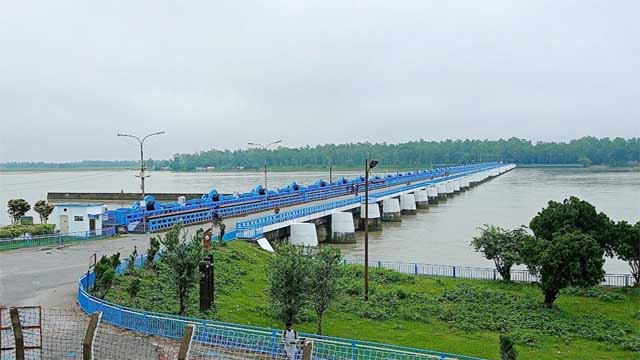 বিপৎসীমা ছুঁই ছুঁই করে প্রবাহিত হচ্ছে তিস্তার পানি