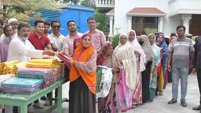 সিরাজদিখানে সালমা ইসলাম এমপির ঈদ উপহার পেল ৫ হাজার পরিবার