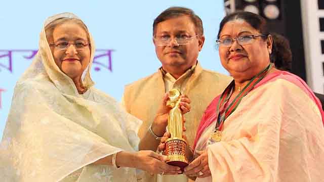 তৃতীয়বার মনোনয়নপত্র নিলেন ‘রূপবান’ কন্যা সুজাতা, জানালেন কারণ