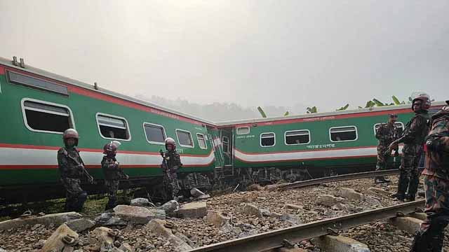 গাজীপুরে রেললাইনে নাশকতার ঘটনায় বিএনপি নেতাসহ গ্রেপ্তার ৭