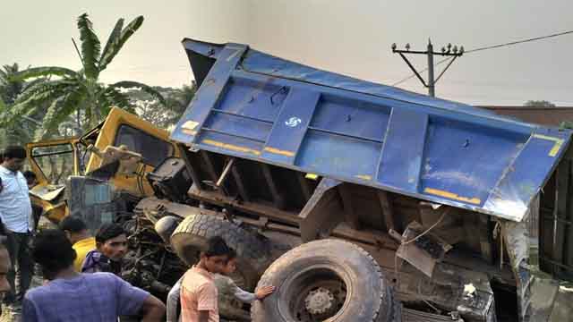 ময়মনসিংহে বালুবাহী ট্রাকে ট্রেনের ধাক্কা, নিহত ৪