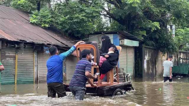 ৩ নদীর ১১ বাঁধ ভেঙে ফেনীর ৭০ গ্রাম প্লাবিত, ফুলগাজী ও পরশুরামের সঙ্গে যোগাযোগ বিচ্ছিন্ন