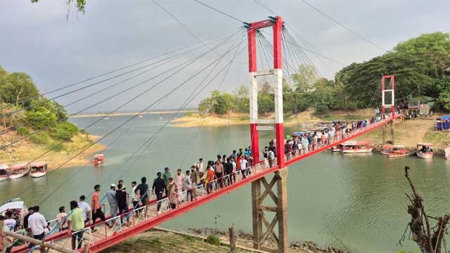 টানা ছুটিতে রাঙামাটিতে ছয় হাজার পর্যটকের সমাগম