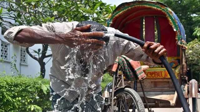 তীব্র তাপপ্রবাহে পুড়ছে রাজশাহী ও চুয়াডাঙ্গা