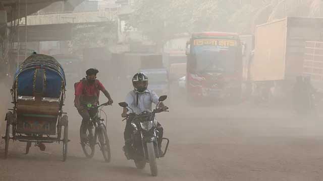 ছুটির দিনের সকালেও ঢাকার বাতাস অস্বাস্থ্যকর